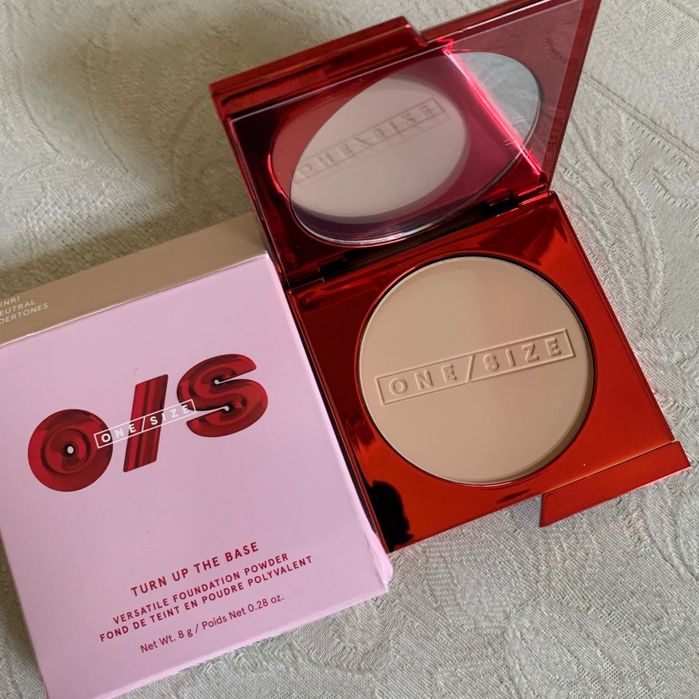 One/Size O/S Turn up the Base Powder Foundation in Light 5 BNIB